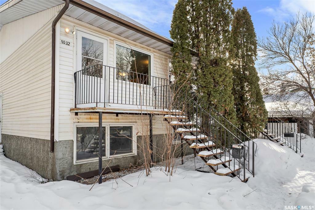 Property Photo:  1032 H Avenue N  SK S7L 2C6 