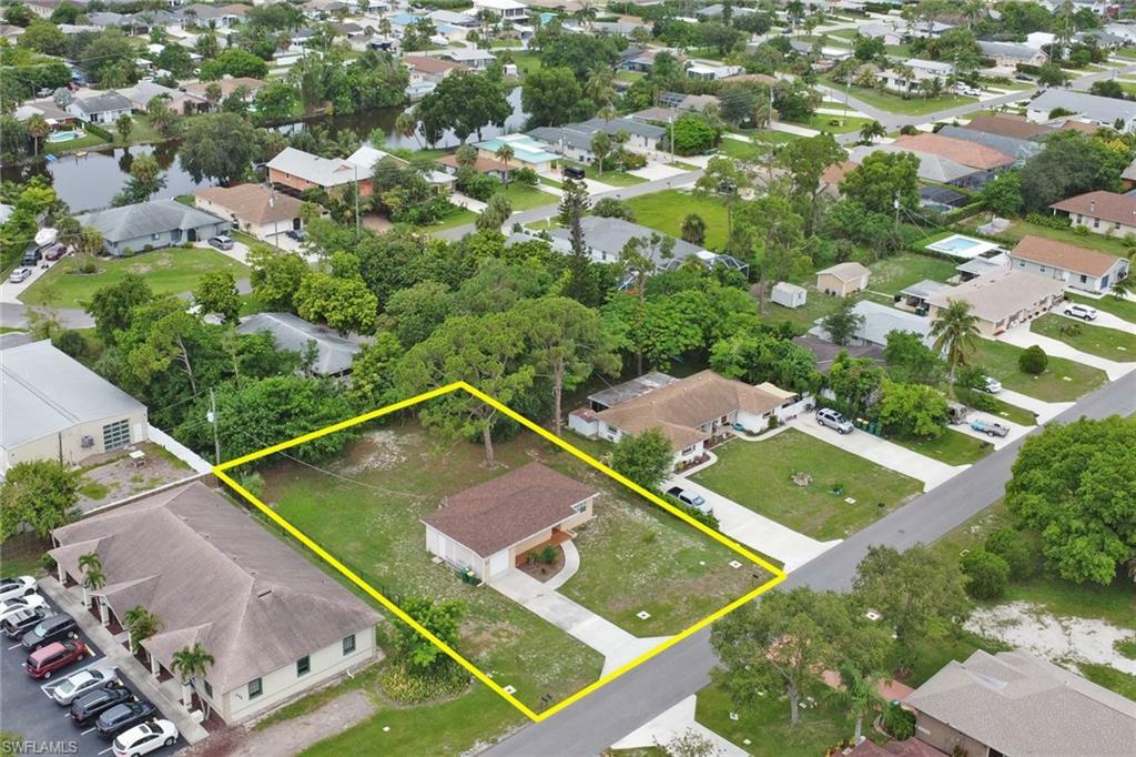 Property Photo: 870 109th Ave N FL 34108