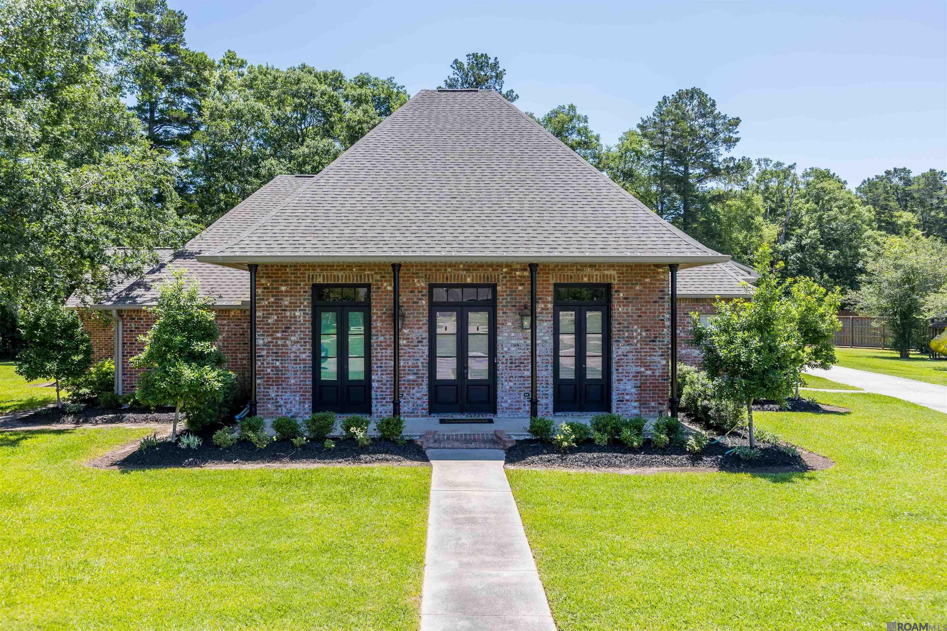Property Photo: 8179 Tranquility Cir LA 70706