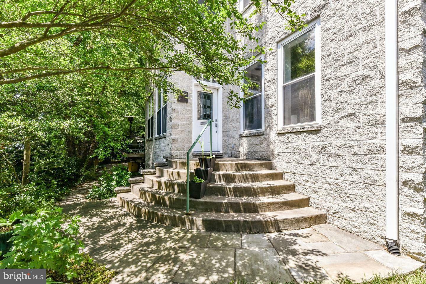 Property Photo:  2222 N Emerson Street  VA 22207 