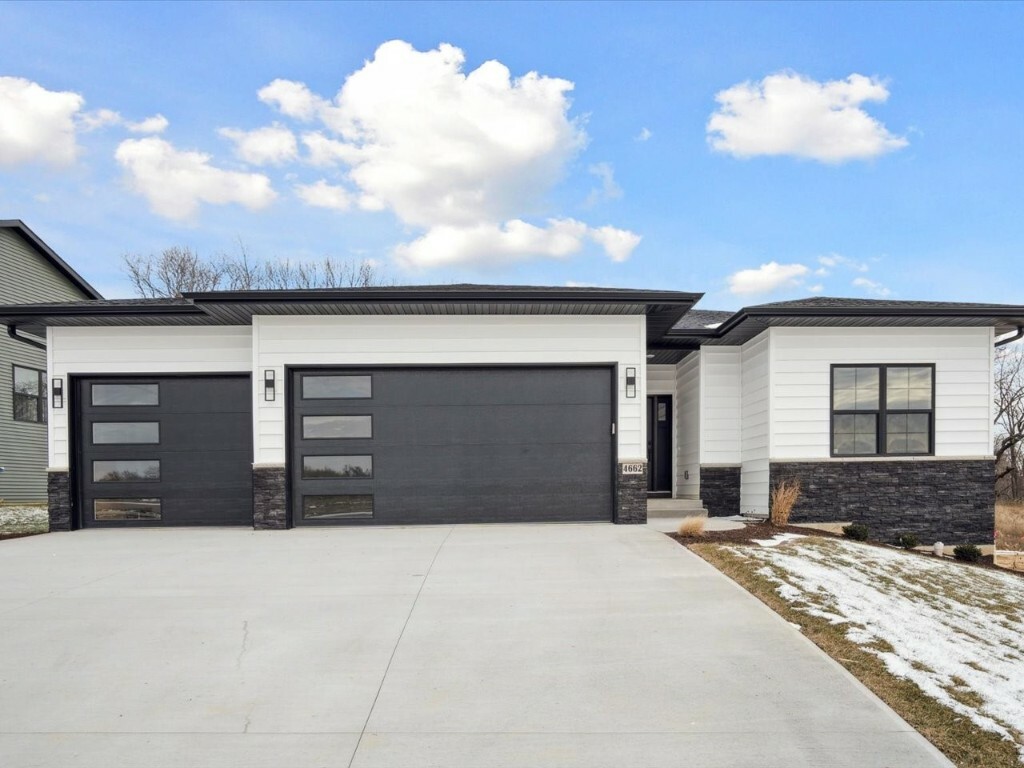 Property Photo: 4662 Preston Lane IA 52246
