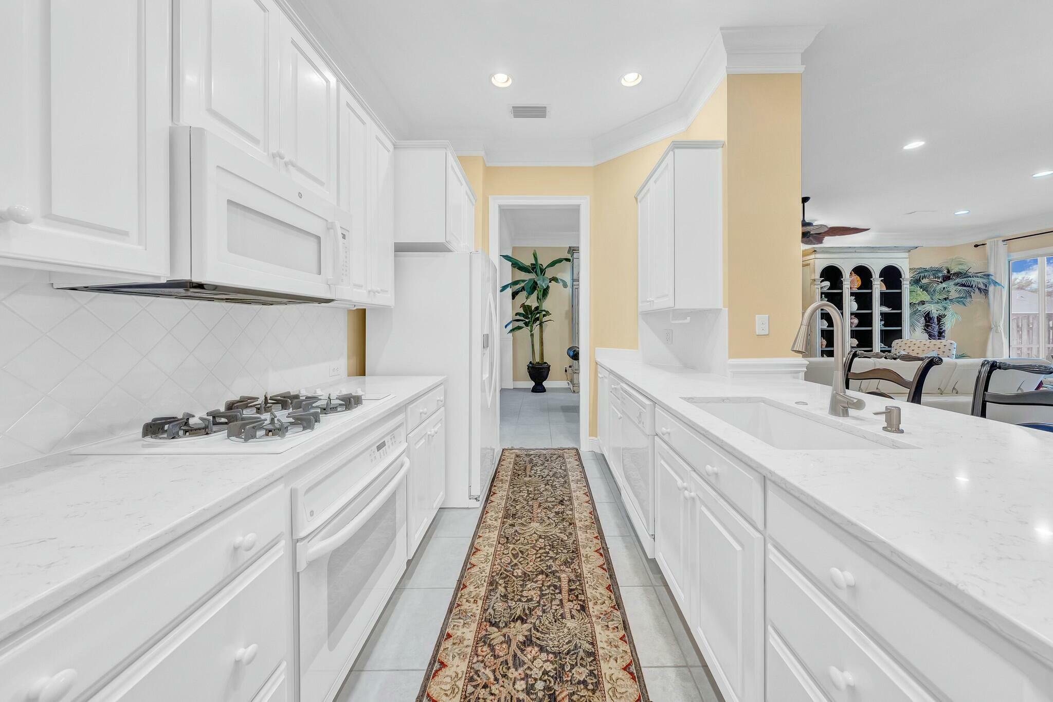 Property Photo: 103 Cayman Cove FL 32541