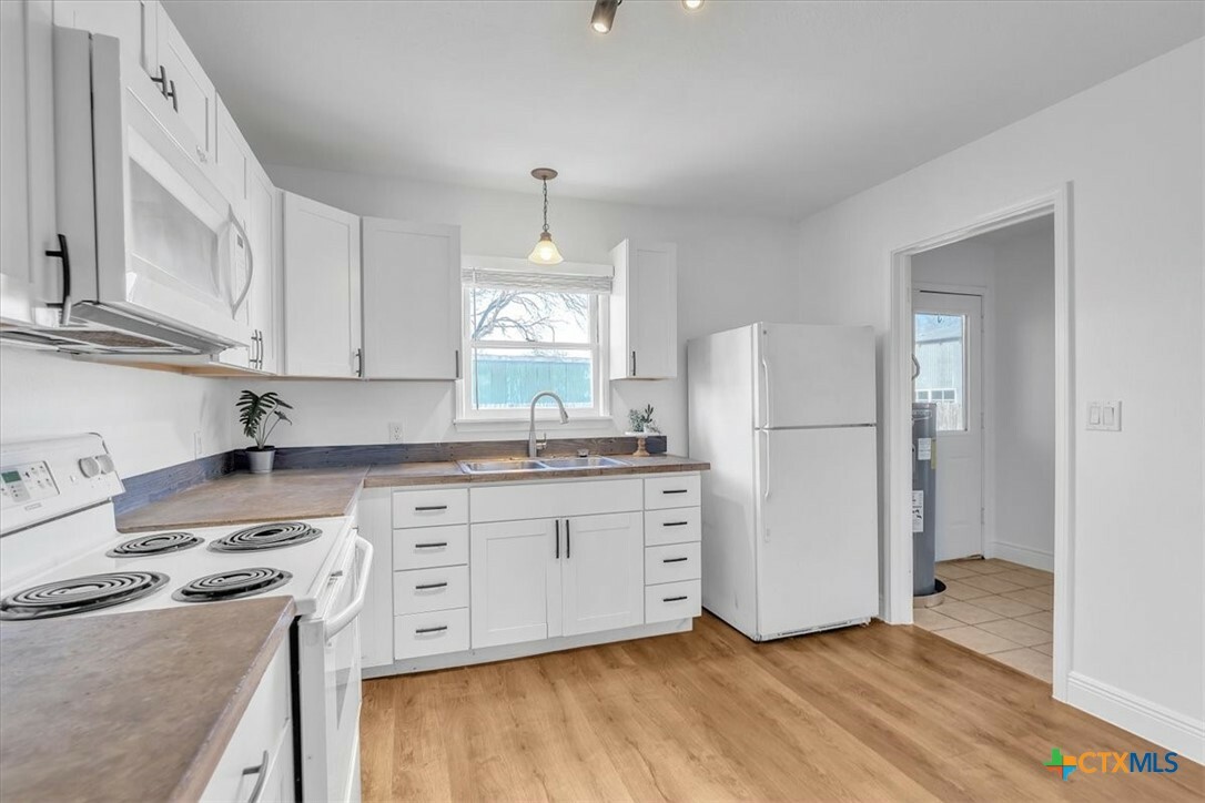 Property Photo: 1641 Post Road TX 78130