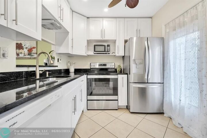 4805 NW 35th St 412  Lauderdale Lakes FL 33319 photo