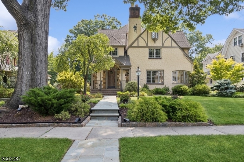 Property Photo: 133 Stanmore Pl NJ 07090