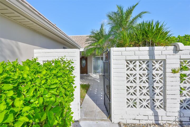 Property Photo:  439 Boca Ciega Point Boulevard N  FL 33708 