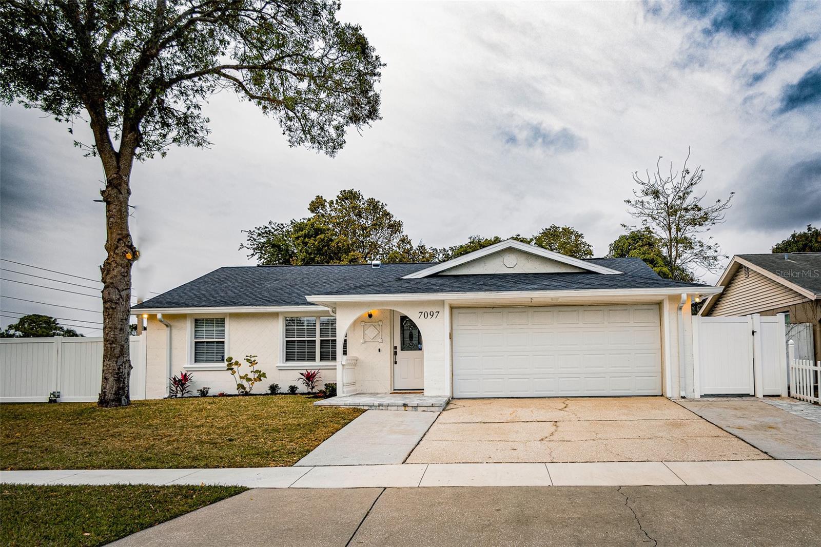 Property Photo: 7097 Aberfeldy Avenue N FL 33709