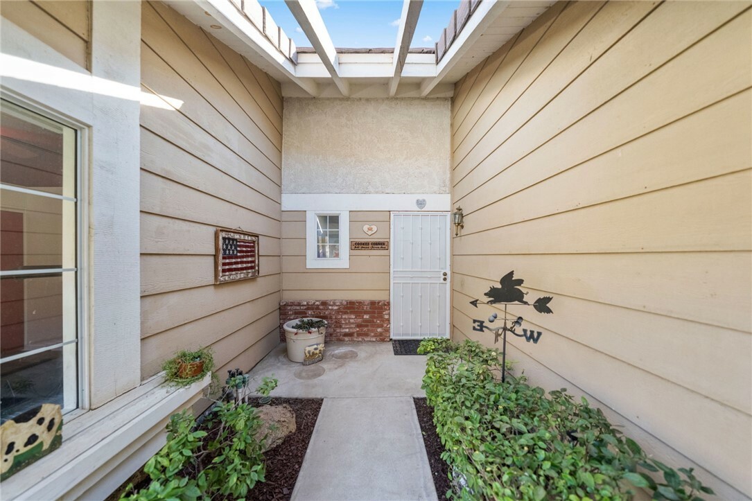 Property Photo:  3499 Apple Blossom Lane  CA 92530 