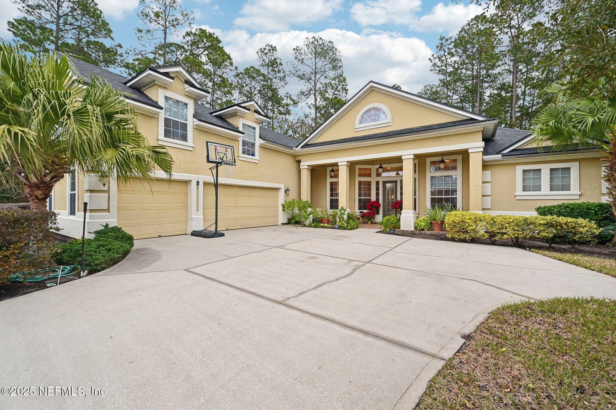 Property Photo:  1112 E Dandridge Lane  FL 32259 