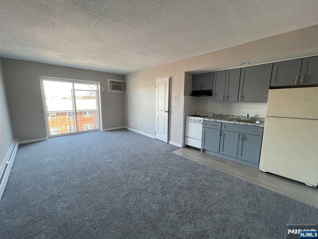 Property Photo:  125 Lawrence Street 9C  NJ 07601 