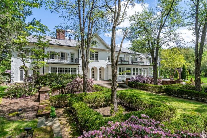 Property Photo:  200 Pond Road  MA 02482 