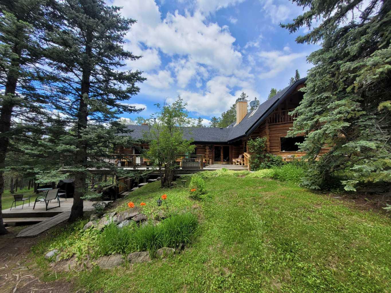Property Photo: 64 Breezewood Bay AB T0L 0K0
