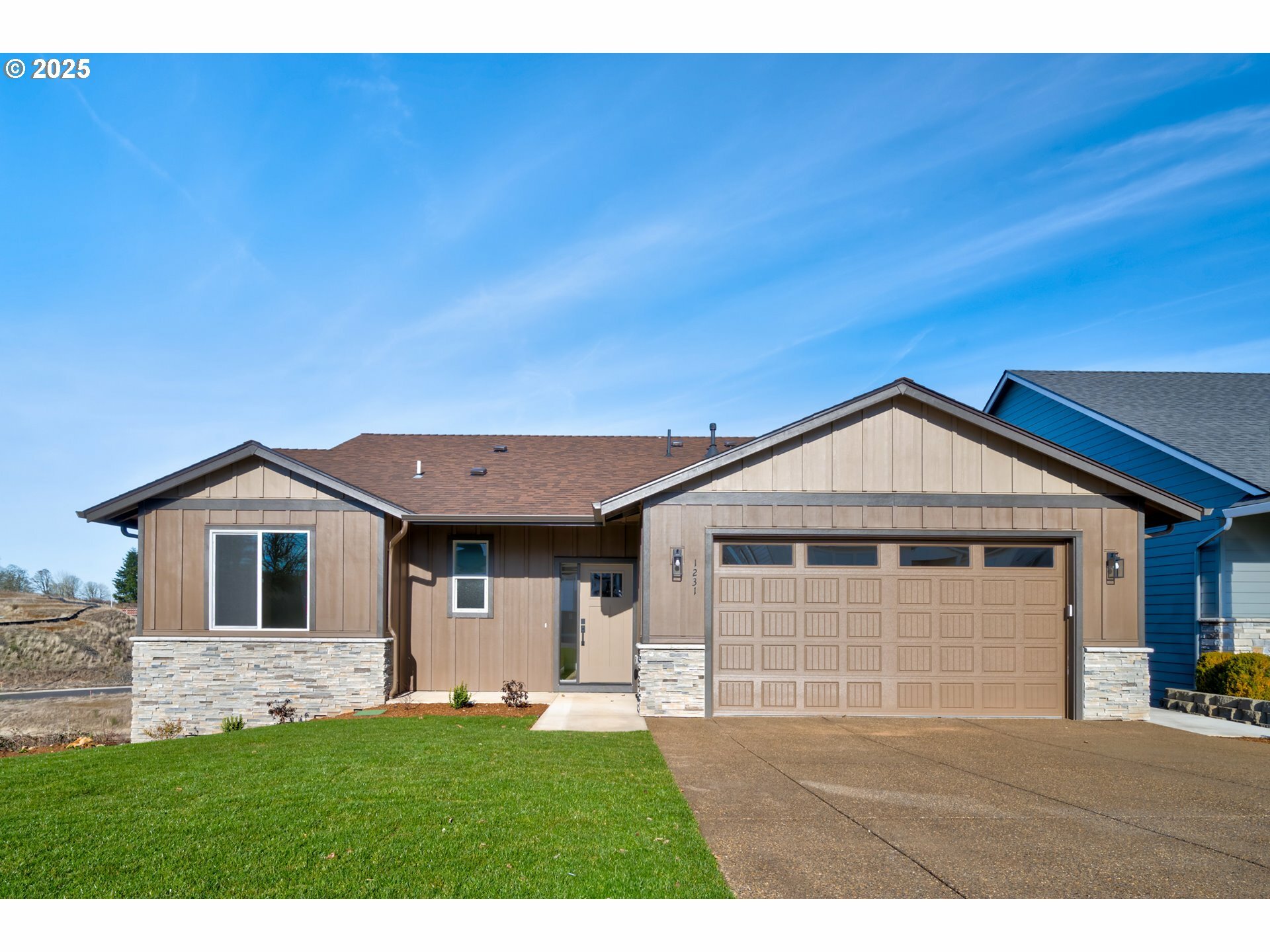 Property Photo: 1231 Thunderbird Ave S OR 97306