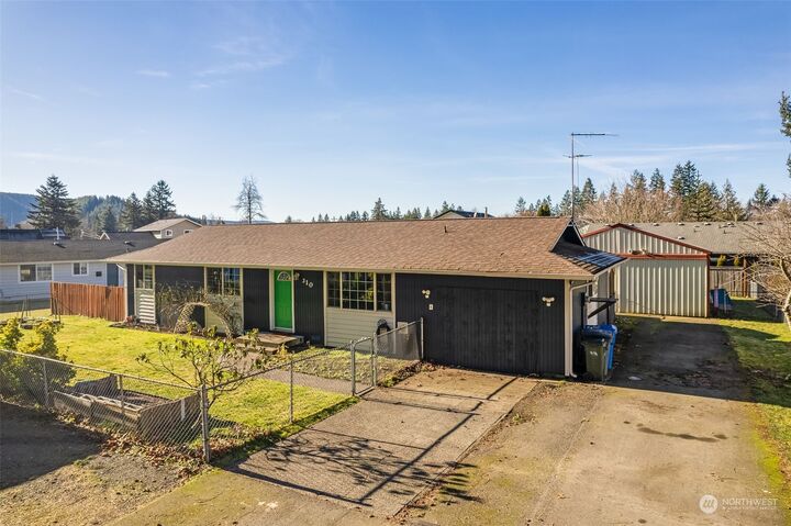 Property Photo:  310  Hopkins Drive  WA 98323 