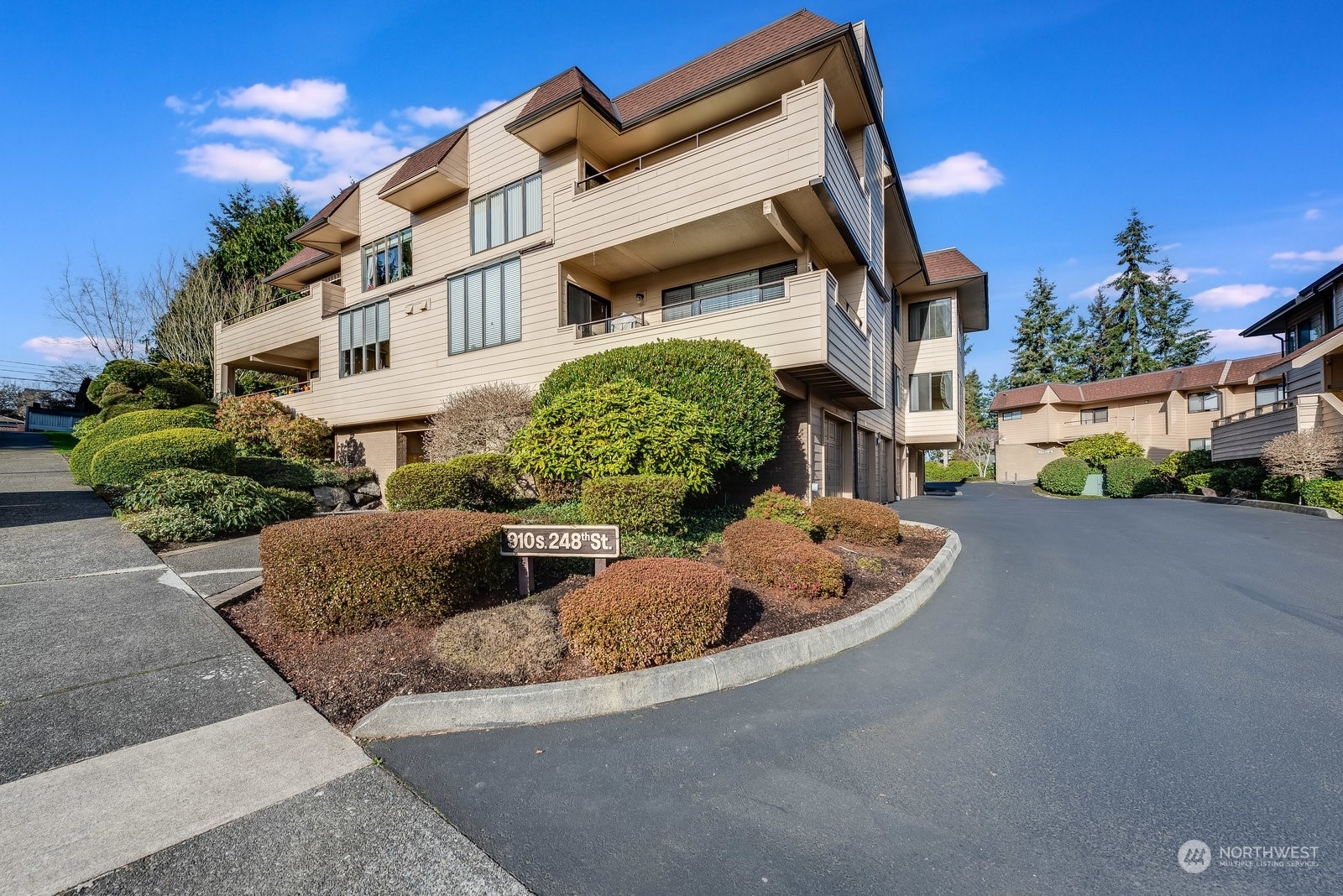 Property Photo:  910 S 248th Street 1  WA 98198 