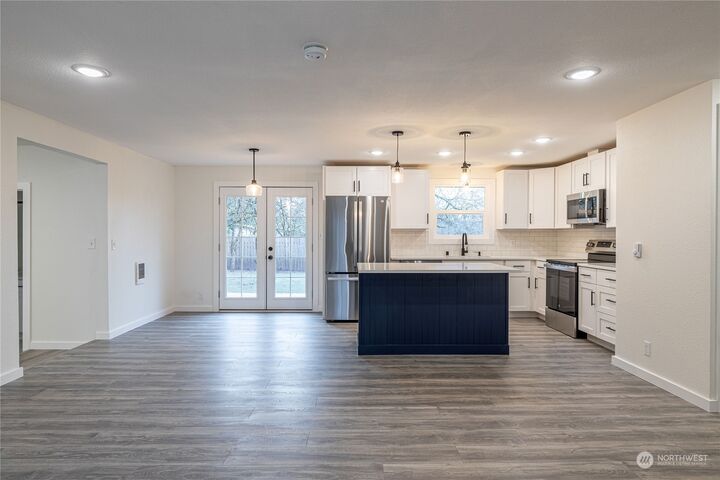 Property Photo:  516 E Pine Street  WA 98531 