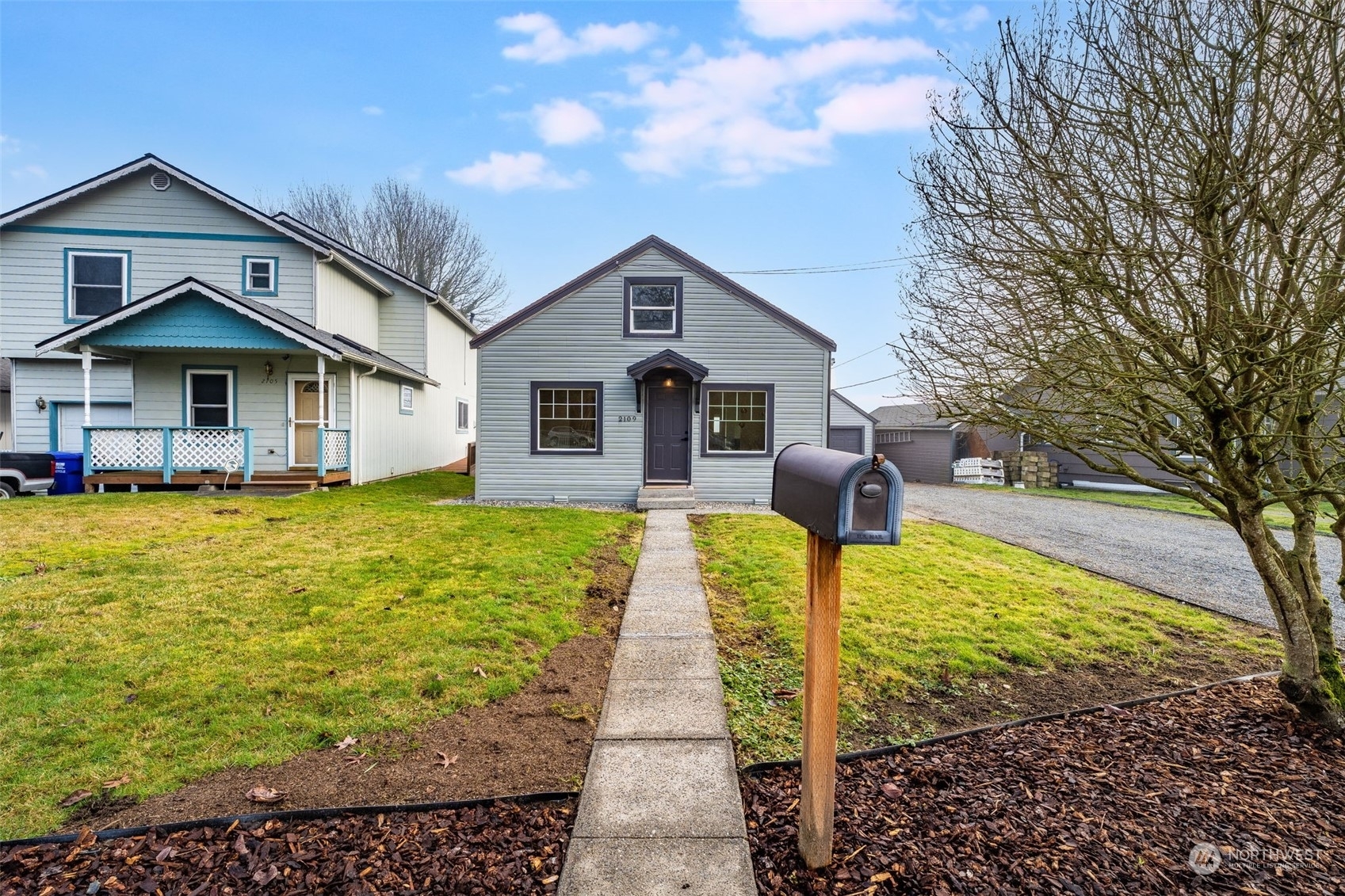 Property Photo:  2109 E Grand Avenue  WA 98201 