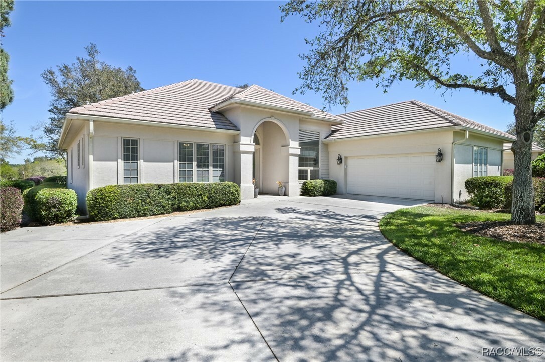 Property Photo:  3077 N Caves Valley Path  FL 34461 