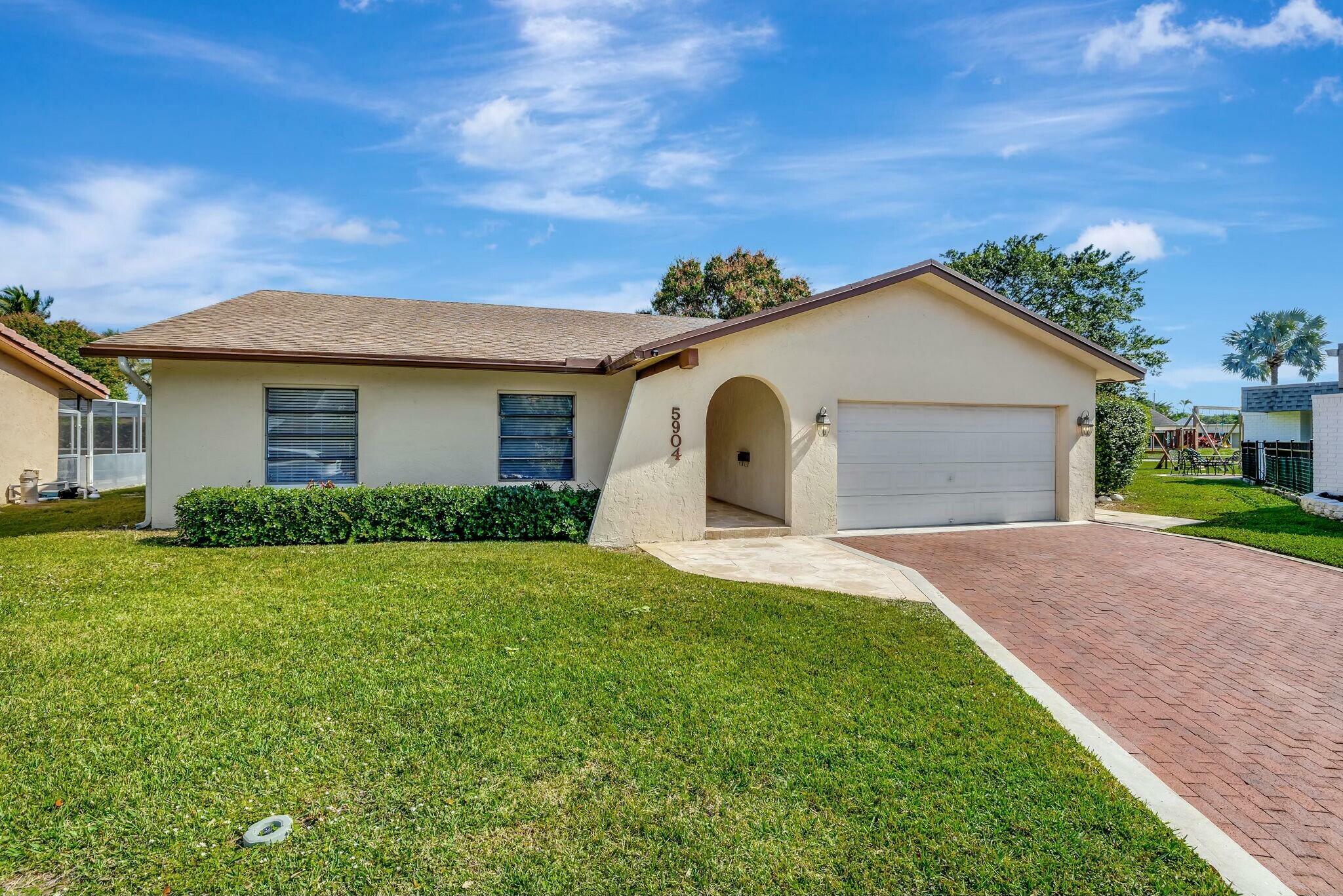 Property Photo:  5904 Blue Beech Court  FL 33319 