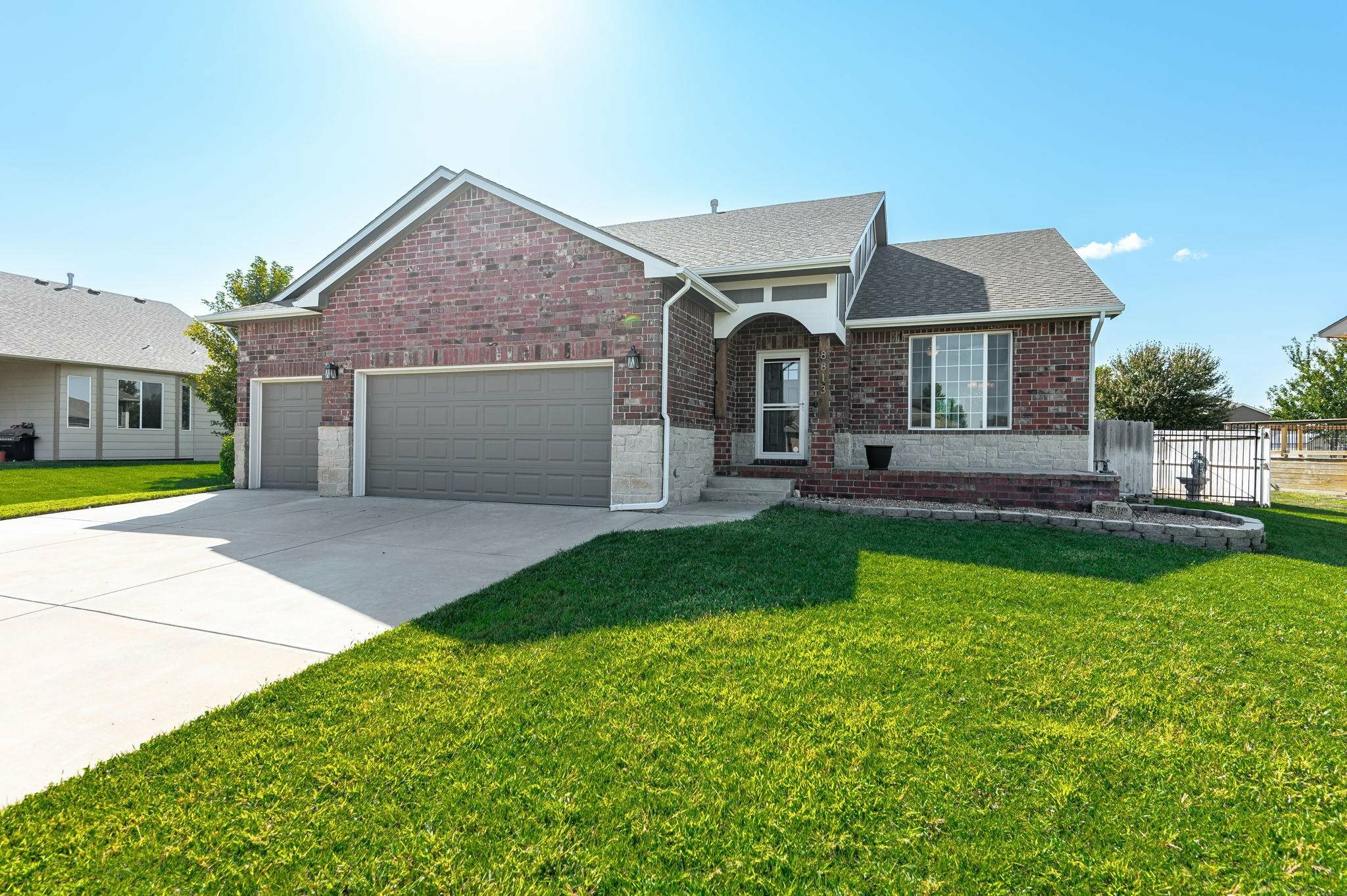 Property Photo:  8813 N Ridgewood Ln  KS 67147-7312 