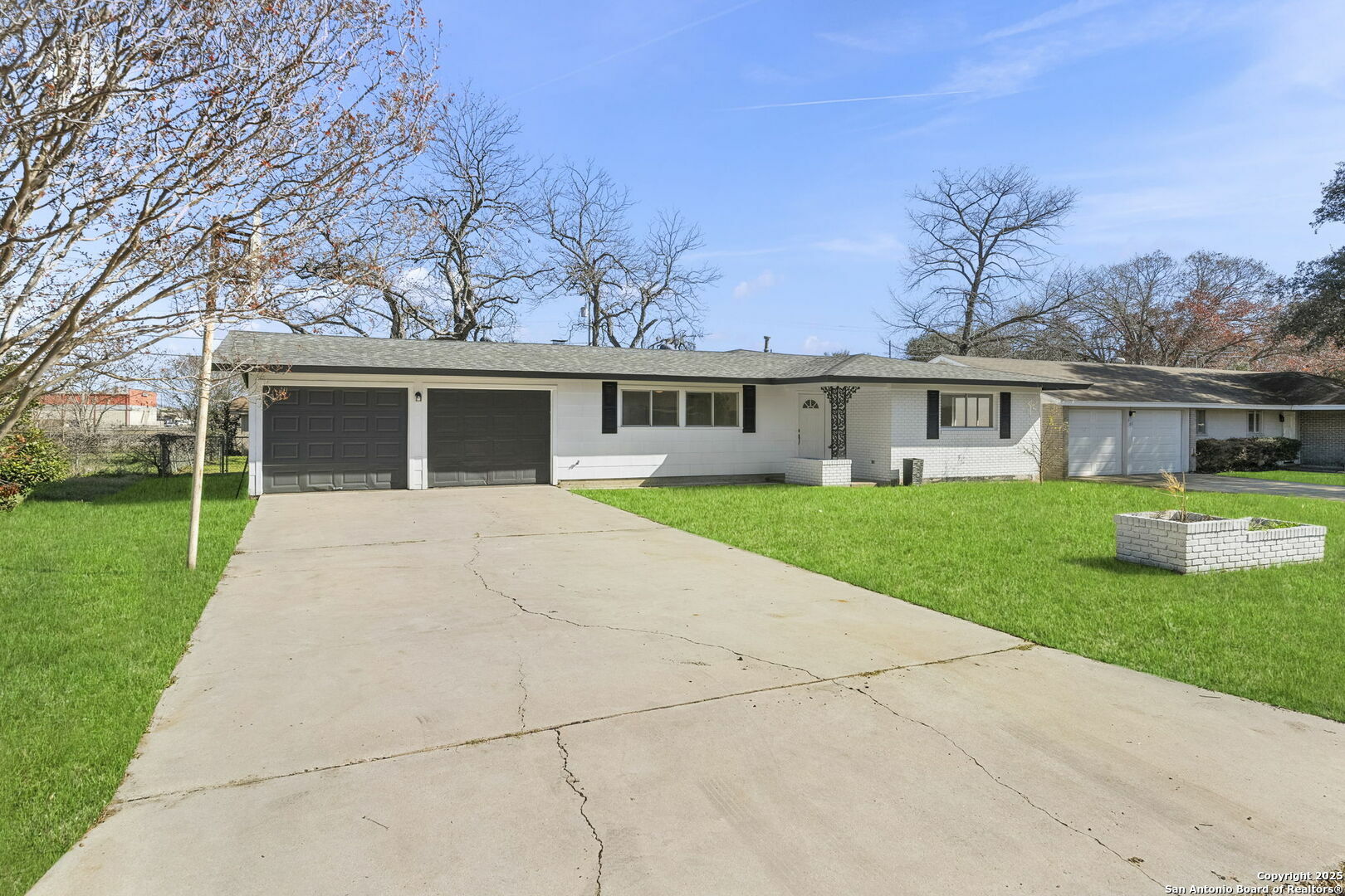 Property Photo: 307 Delany St TX 78155