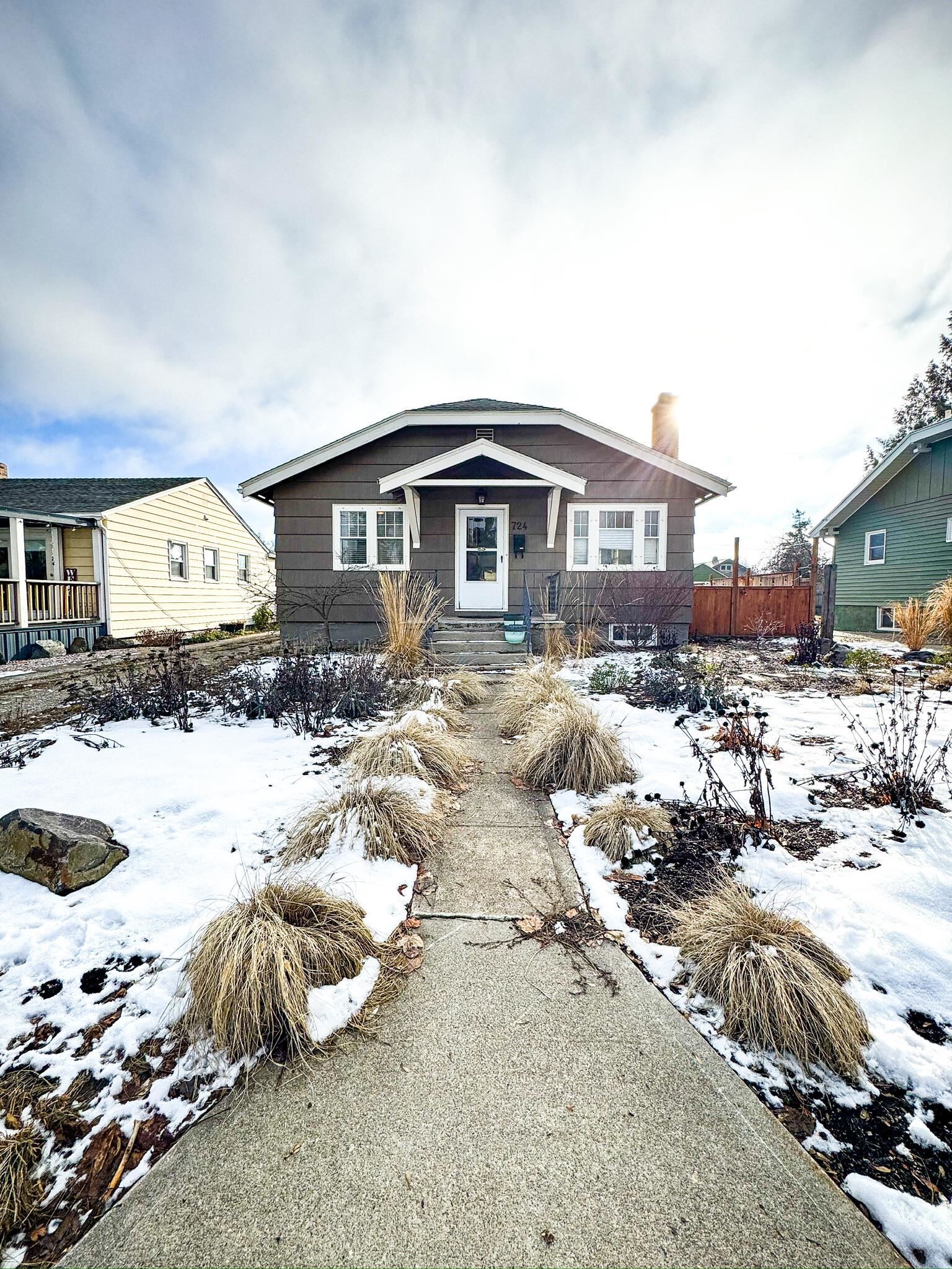 Property Photo:  724 E 38th Ave  WA 99203 