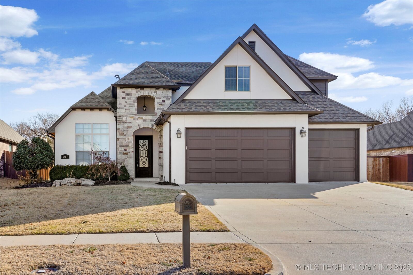 Property Photo:  6607 S Willow Place  OK 74011 