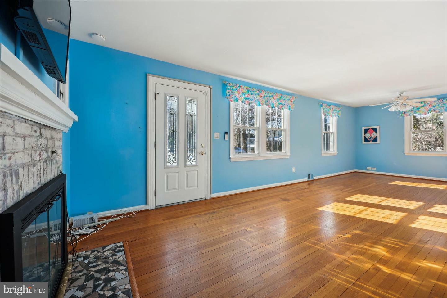 Property Photo:  922 Crawford Drive  MD 20851 