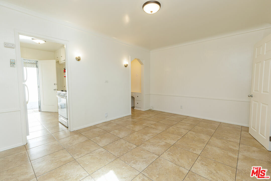 Property Photo:  5823 Venice Blvd 5825  CA 90019 