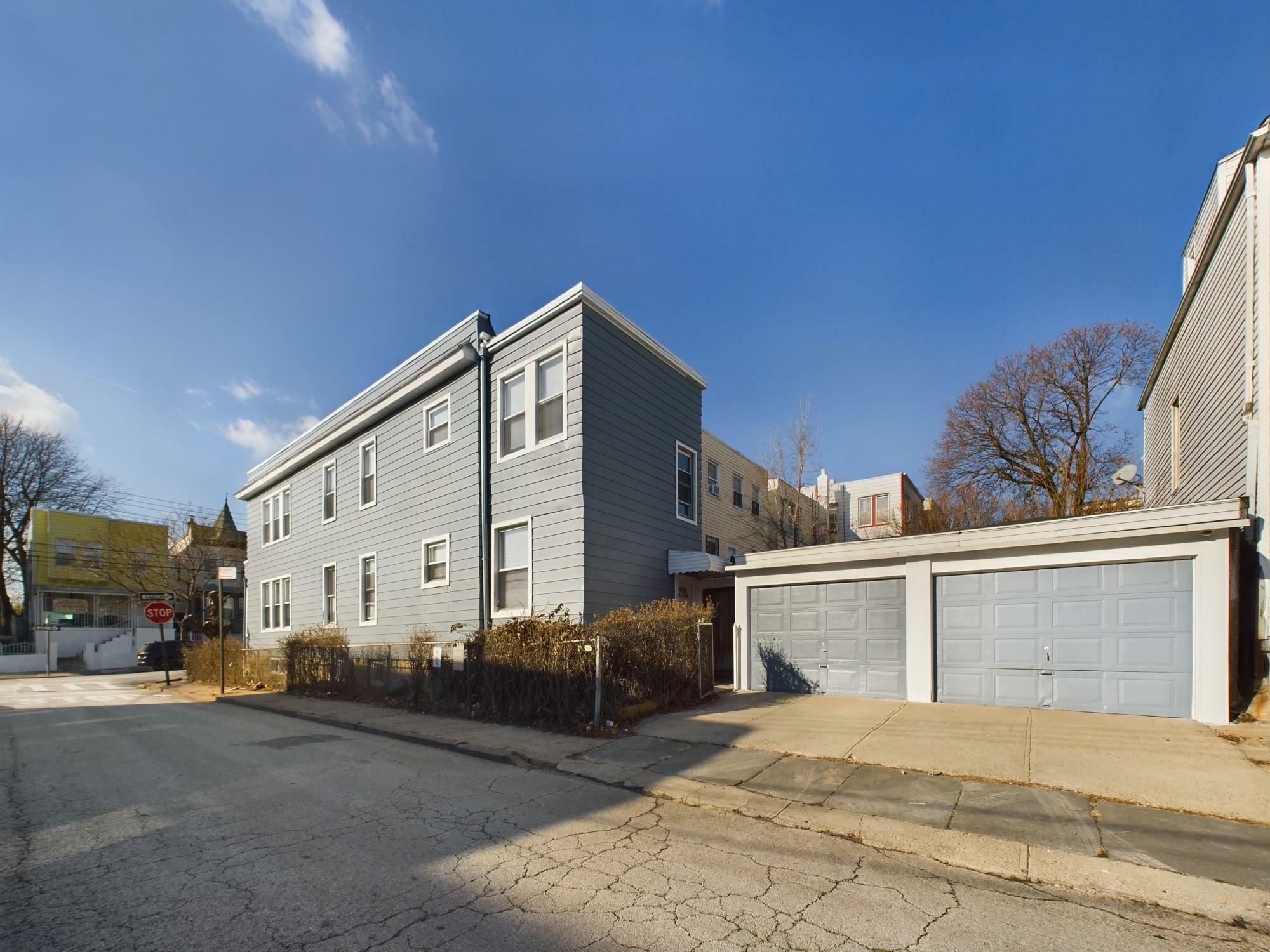 Property Photo: 1432 Saint Lawrence Avenue NY 10460