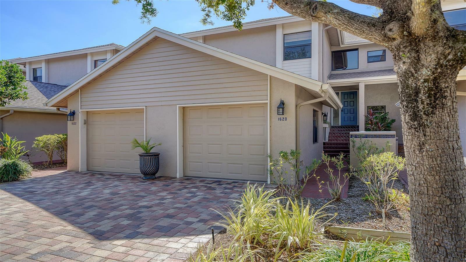 Property Photo:  1620 Starling Drive 204  FL 34231 