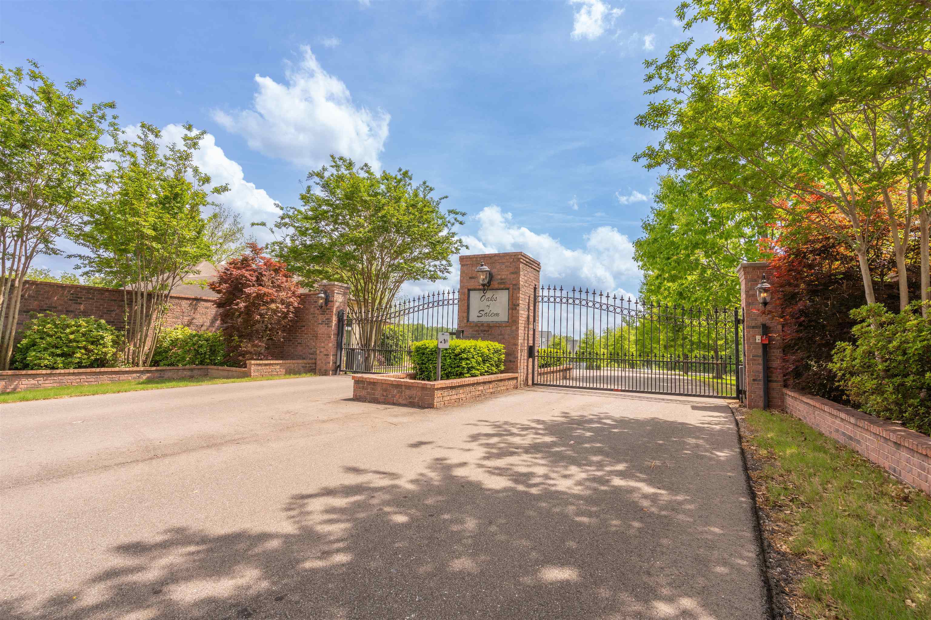 Property Photo: 318 Salem Oaks Cv TN 38004