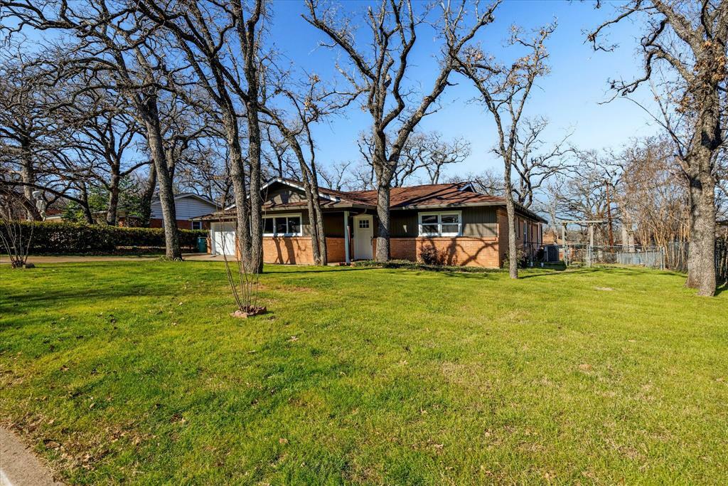 Property Photo:  7237 Robinhood Lane  TX 76112 