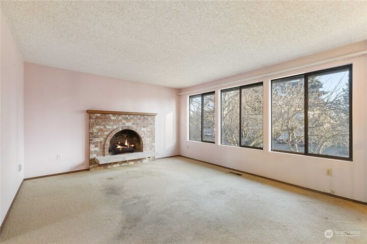 Property Photo: 25209 45th Avenue S WA 98032