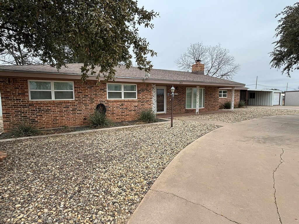 Property Photo:  312 W Main St  TX 76933 