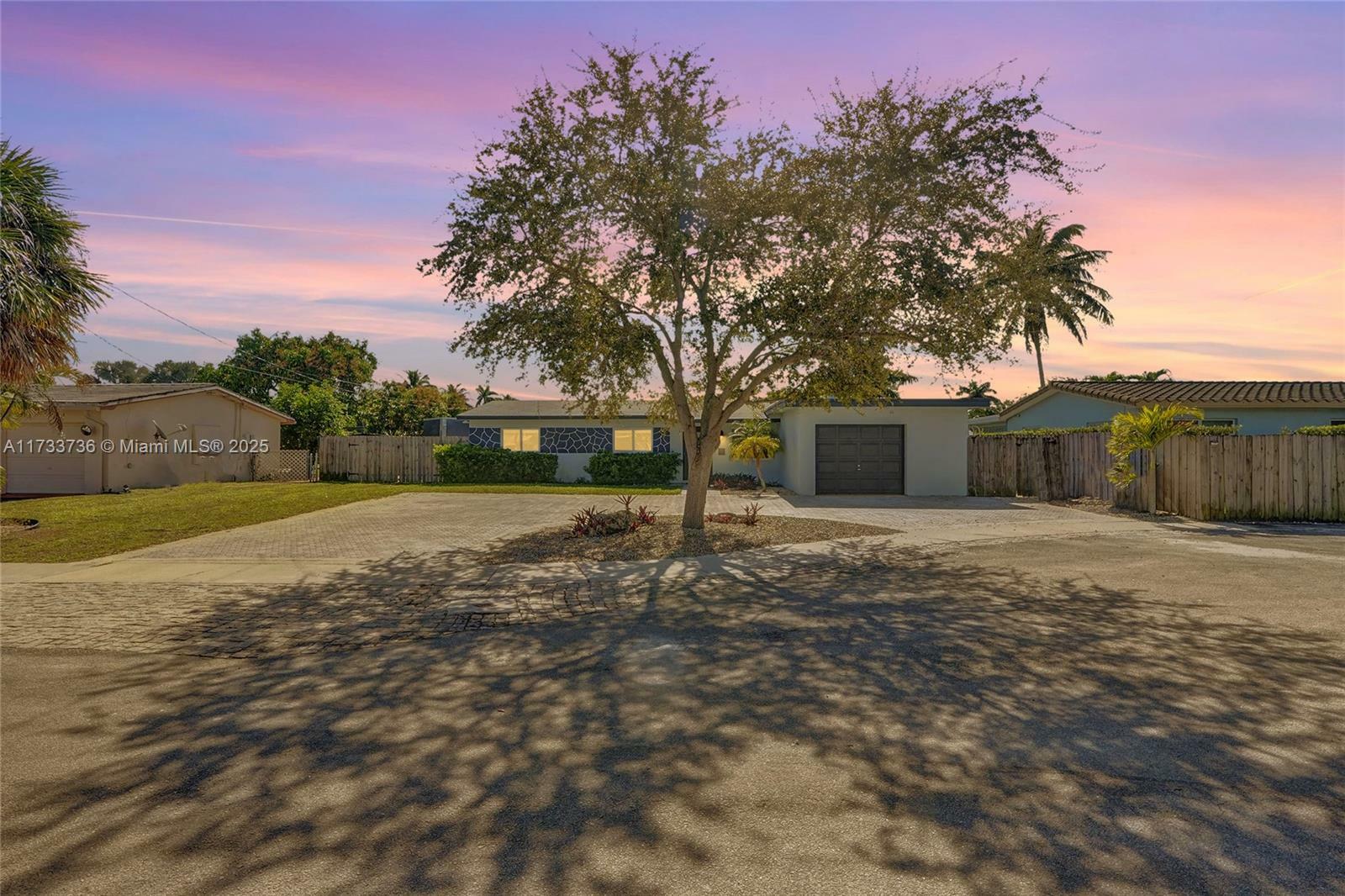 Property Photo:  2720 SW 19th Street  FL 33312 