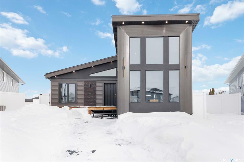 Property Photo:  359 McArthur Crescent  SK S7L 6X2 