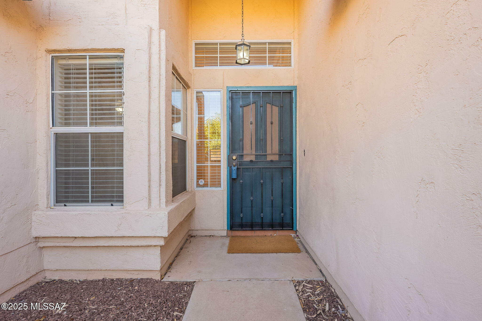 Property Photo:  521 S Chalet Avenue  AZ 85748 