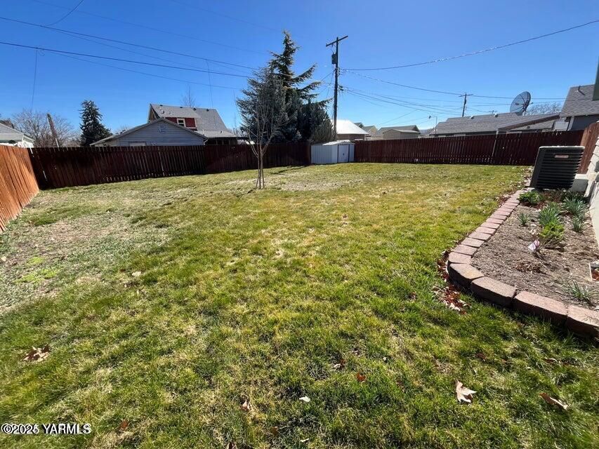 Property Photo: 1513 Queen Ave WA 98902