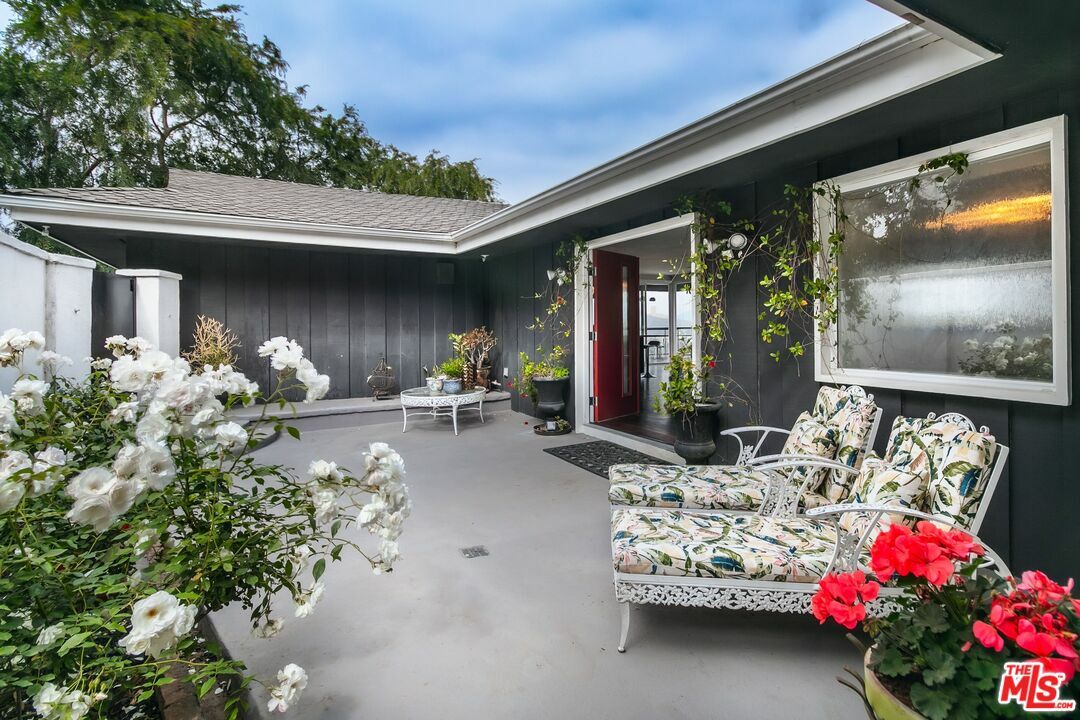 3200 Wrightwood Dr  Studio City CA 91604 photo
