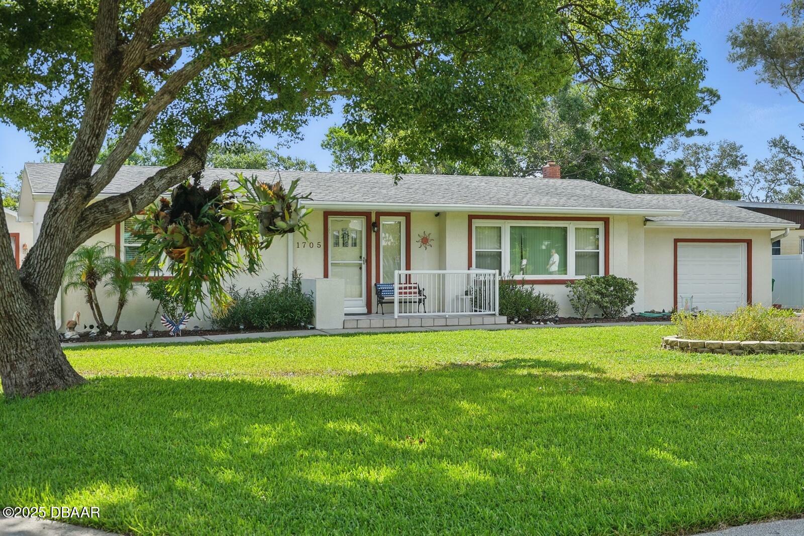 Property Photo: 1705 Cordova Avenue FL 32117