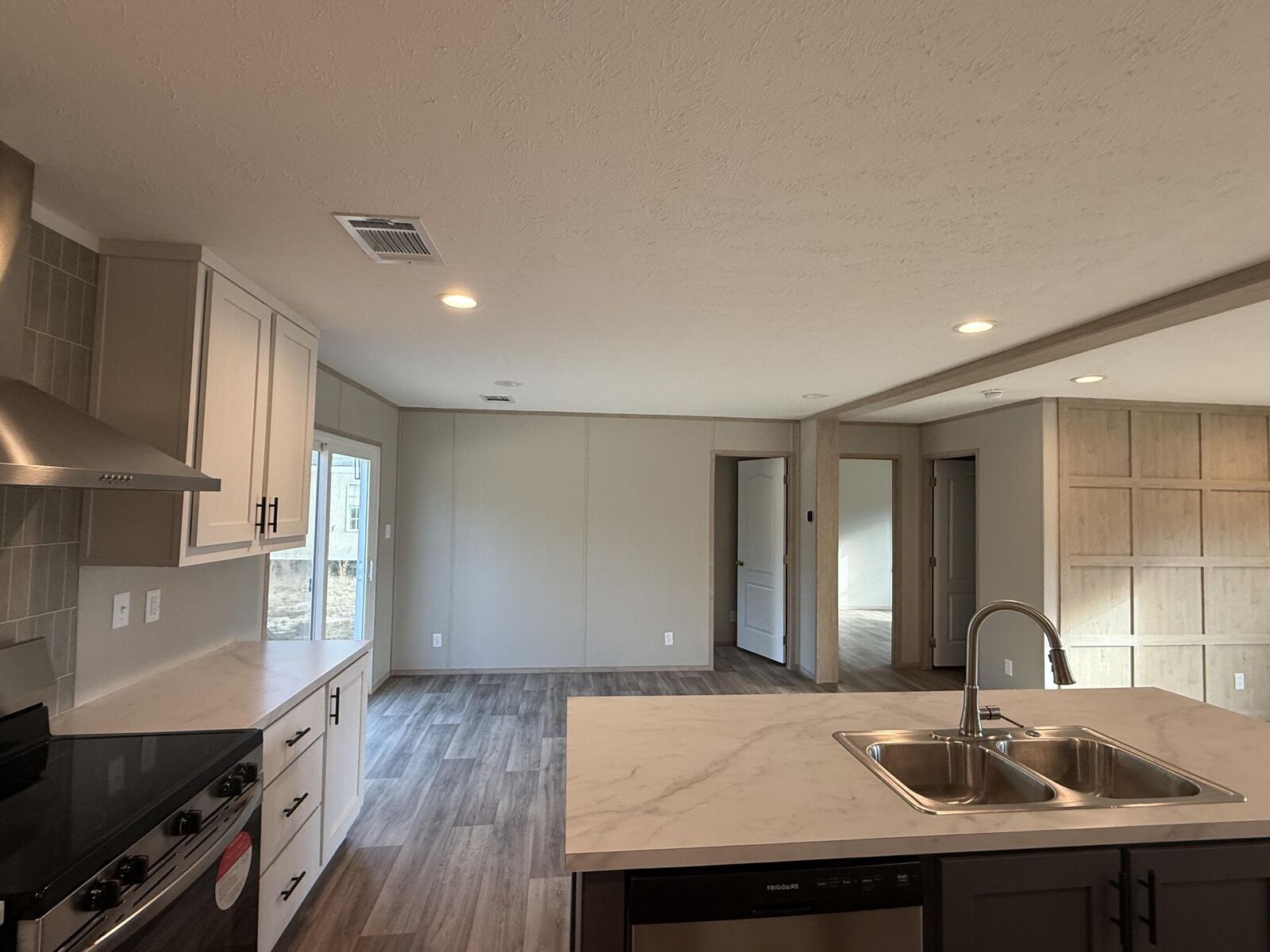 Property Photo: 5264 Third Avenue FL 32539