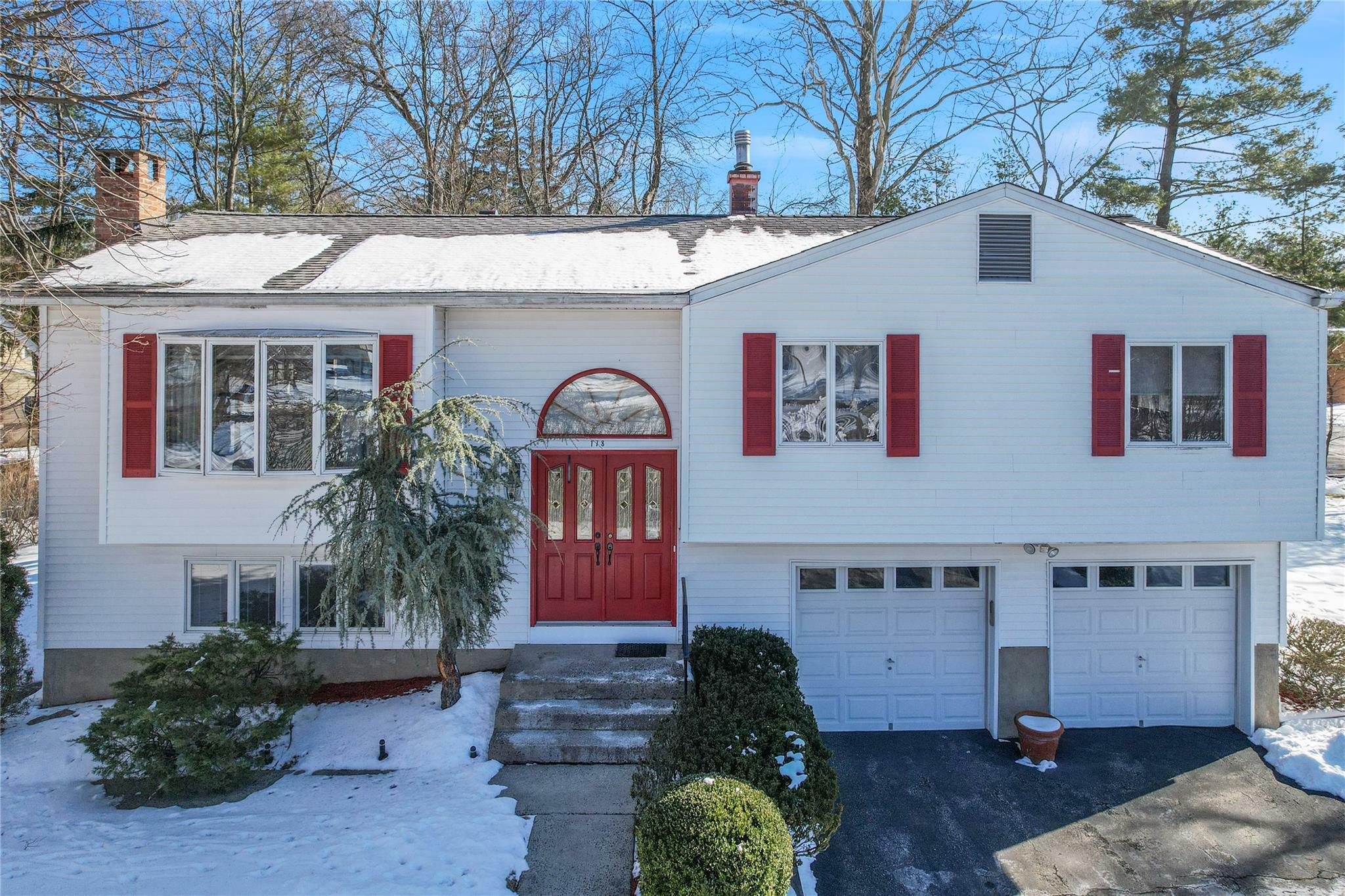 Property Photo:  178 Violet Drive  NY 10965 