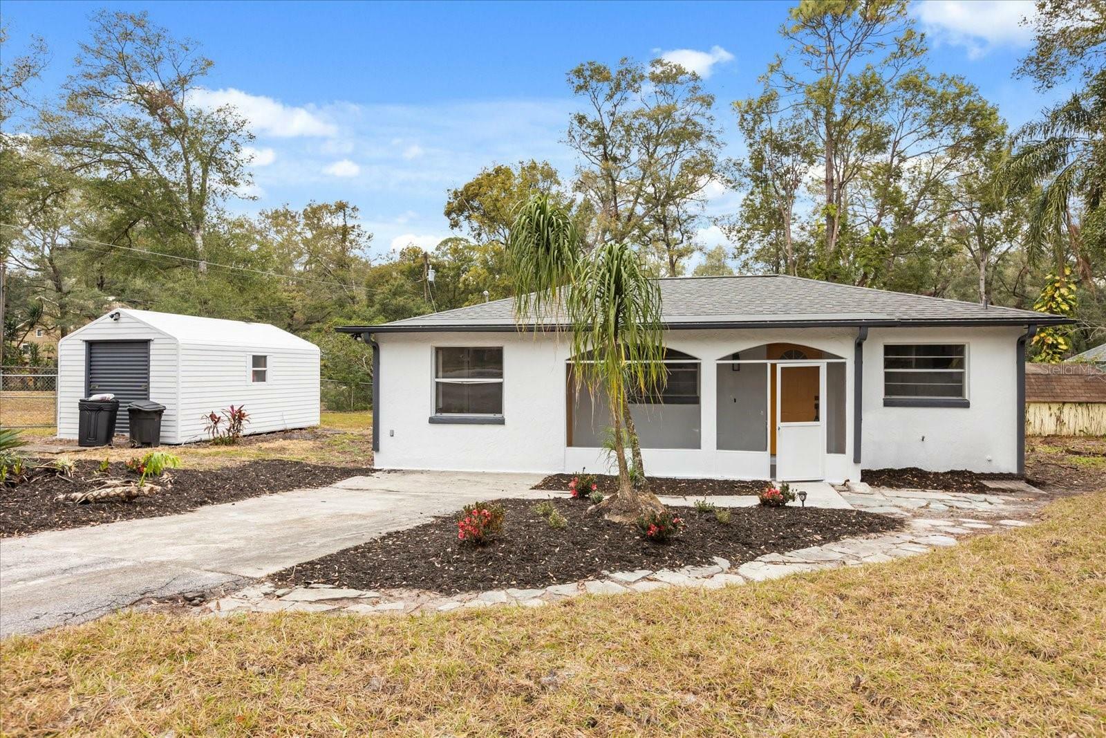 Property Photo: 25753 Vero Street FL 32776