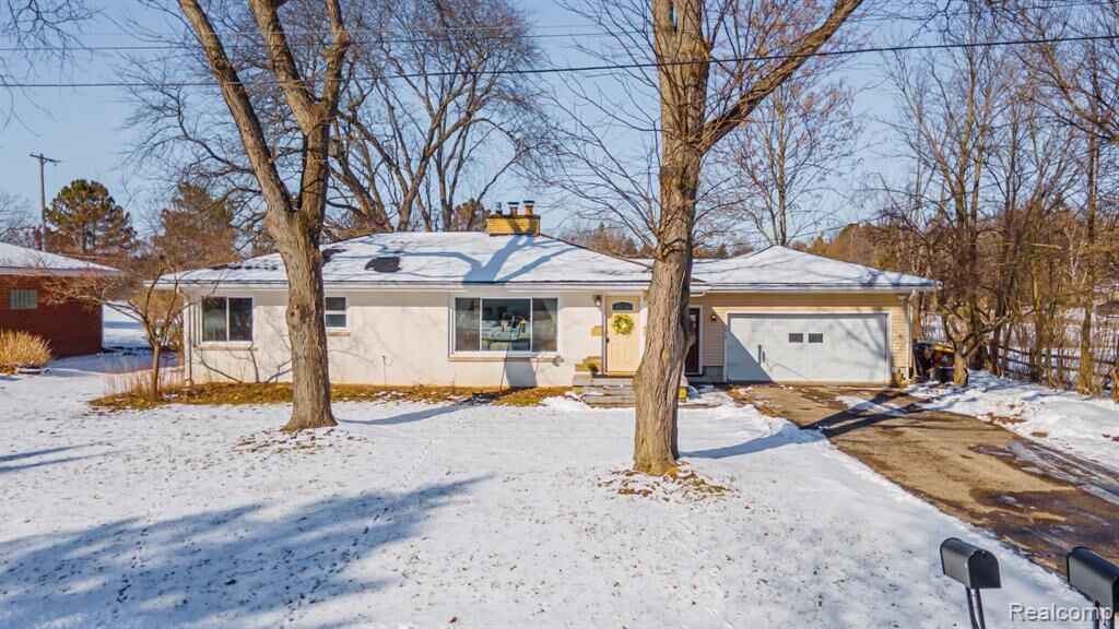 Property Photo:  