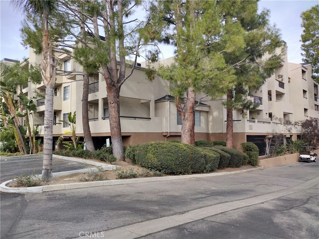 Property Photo:  21520 Burbank Boulevard 306  CA 91367 