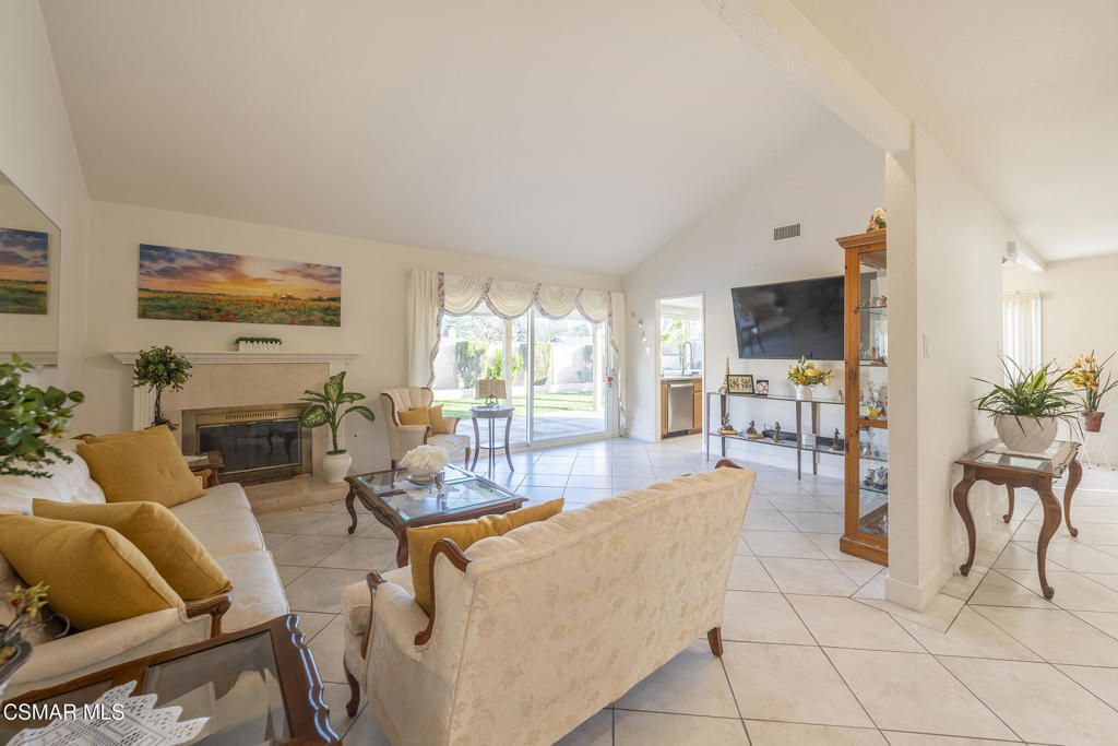 Property Photo:  2540 Clearfield Place  CA 93065 