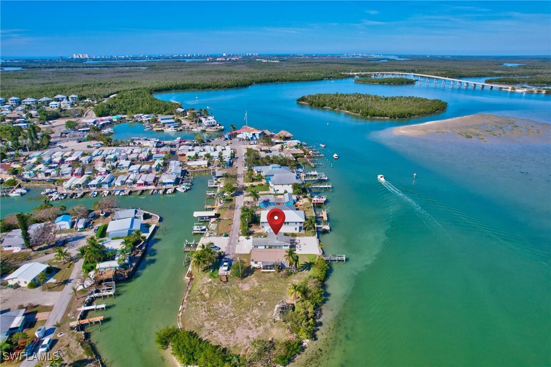 Property Photo: 107 Bayshore Way FL 34140