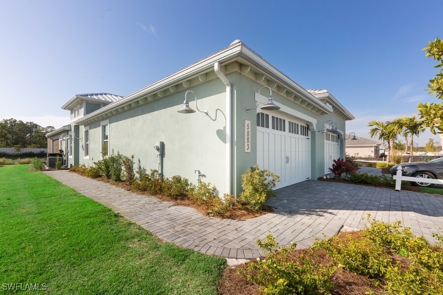 Property Photo: 8917 Yucatan Court FL 34112