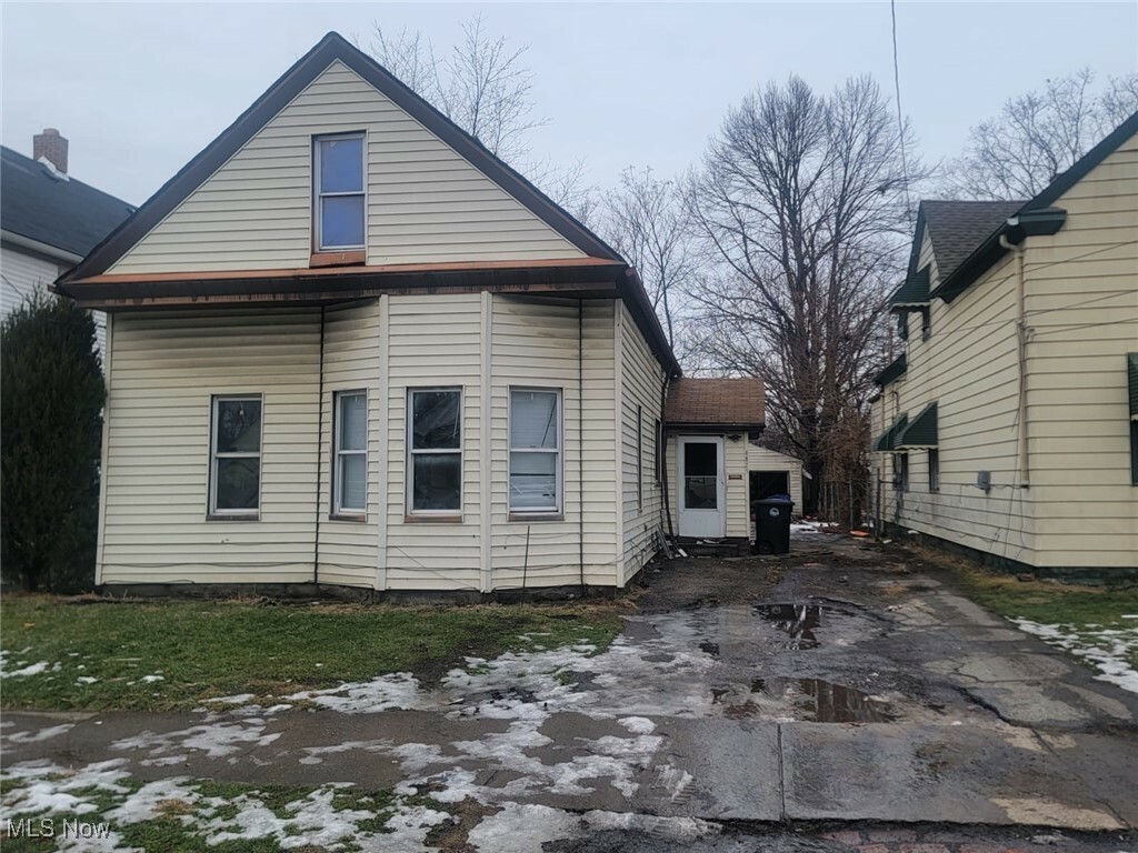 Property Photo: 6825 Fullerton Avenue OH 44105
